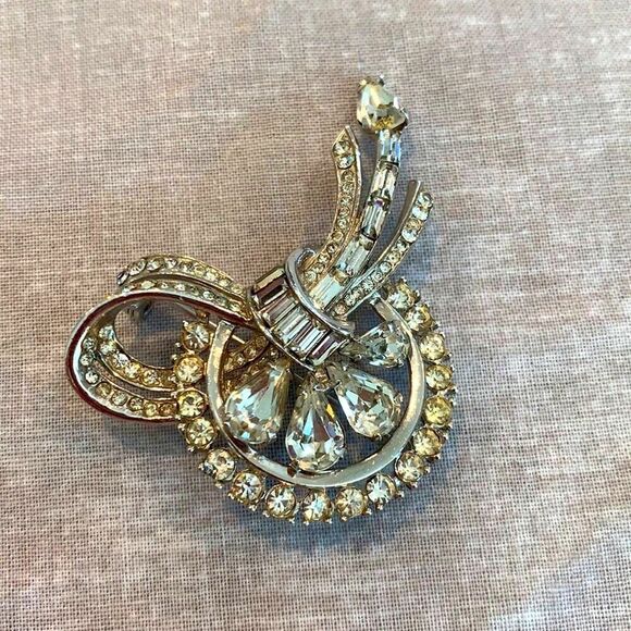 Kramer of New York Clear Crystal bow pin - Picture 2 of 5